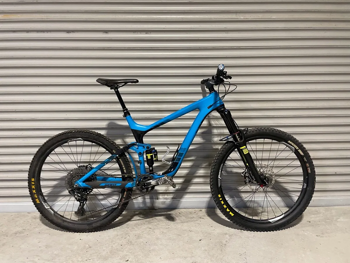 Giant Reign Advanced 0. 27.5” Carbon - Image 1