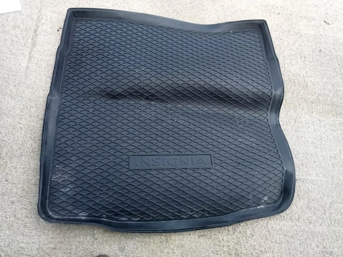 Insignia boot mat