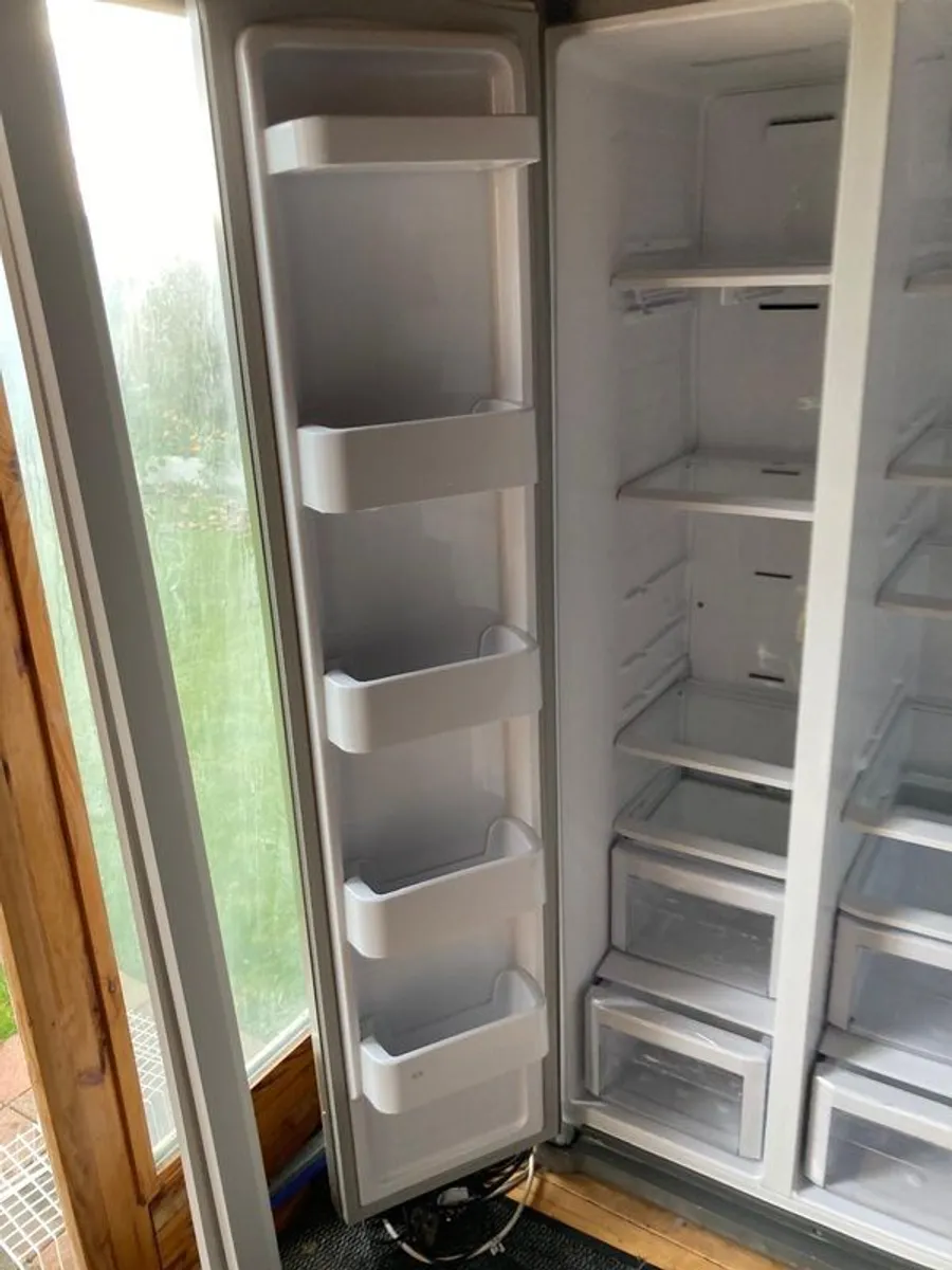 Fridge - American Style Fridge Freezer - Image 4