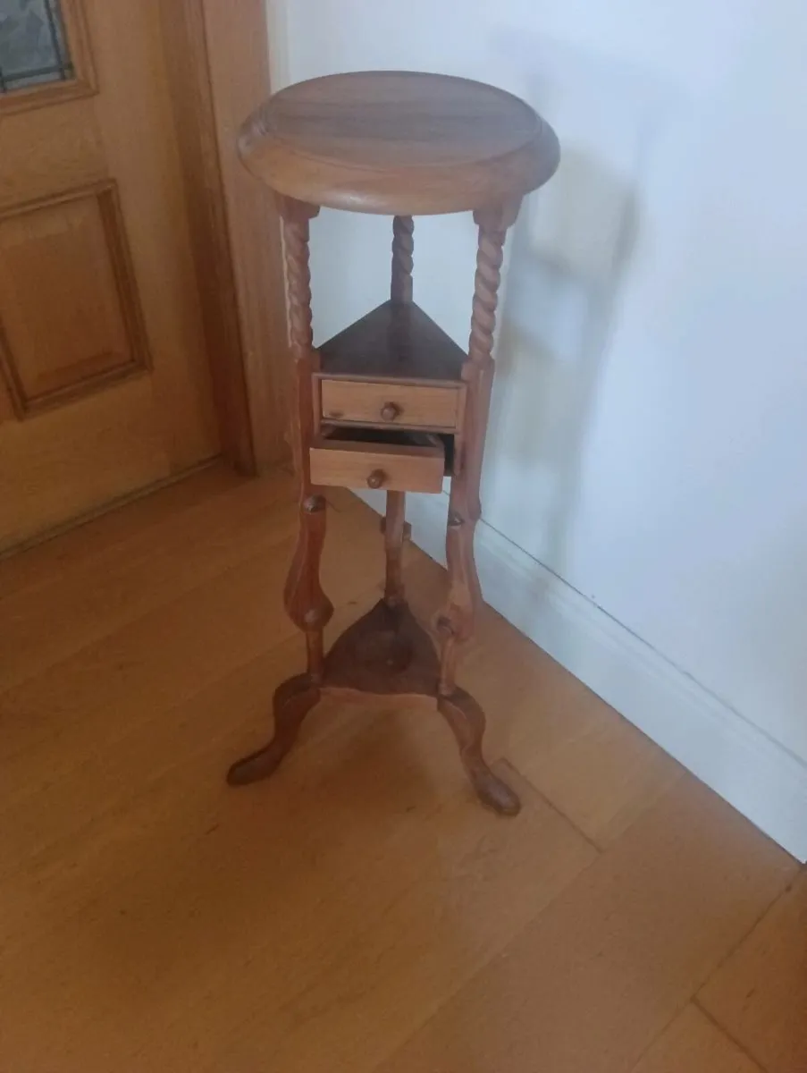 NEW solid corner stand 4ft high.45Euro. - Image 4