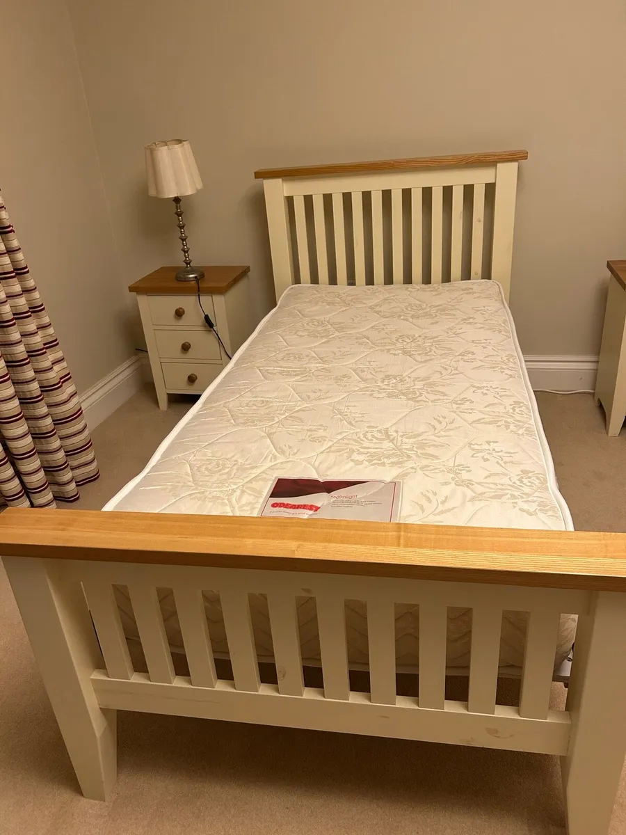 Single bed, mattress & locker - Image 2