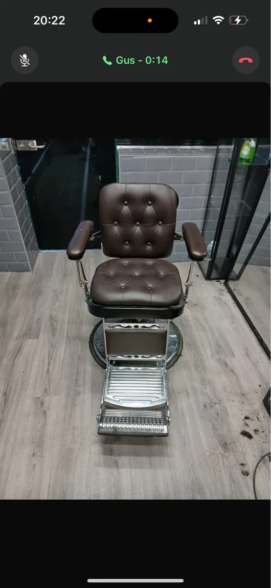 Barber chair - Image 1
