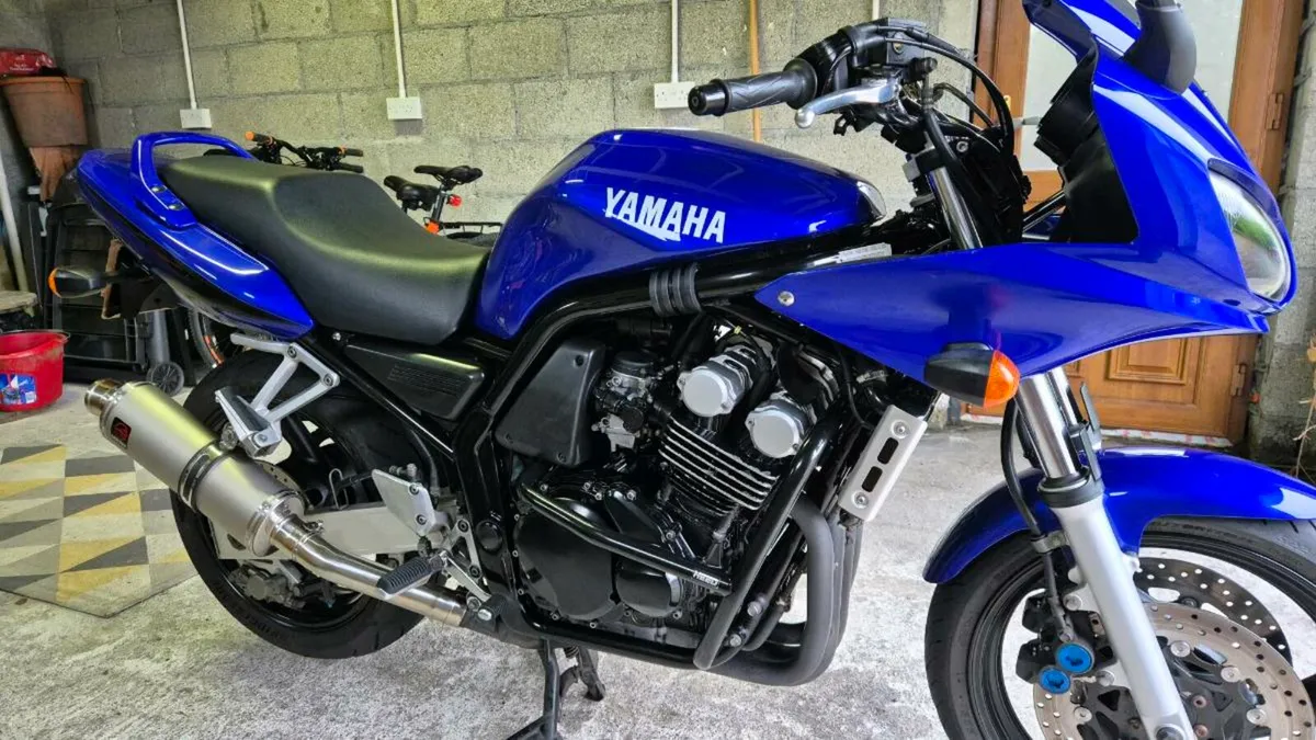 Yamaha FZS 600 Fazer - Image 2