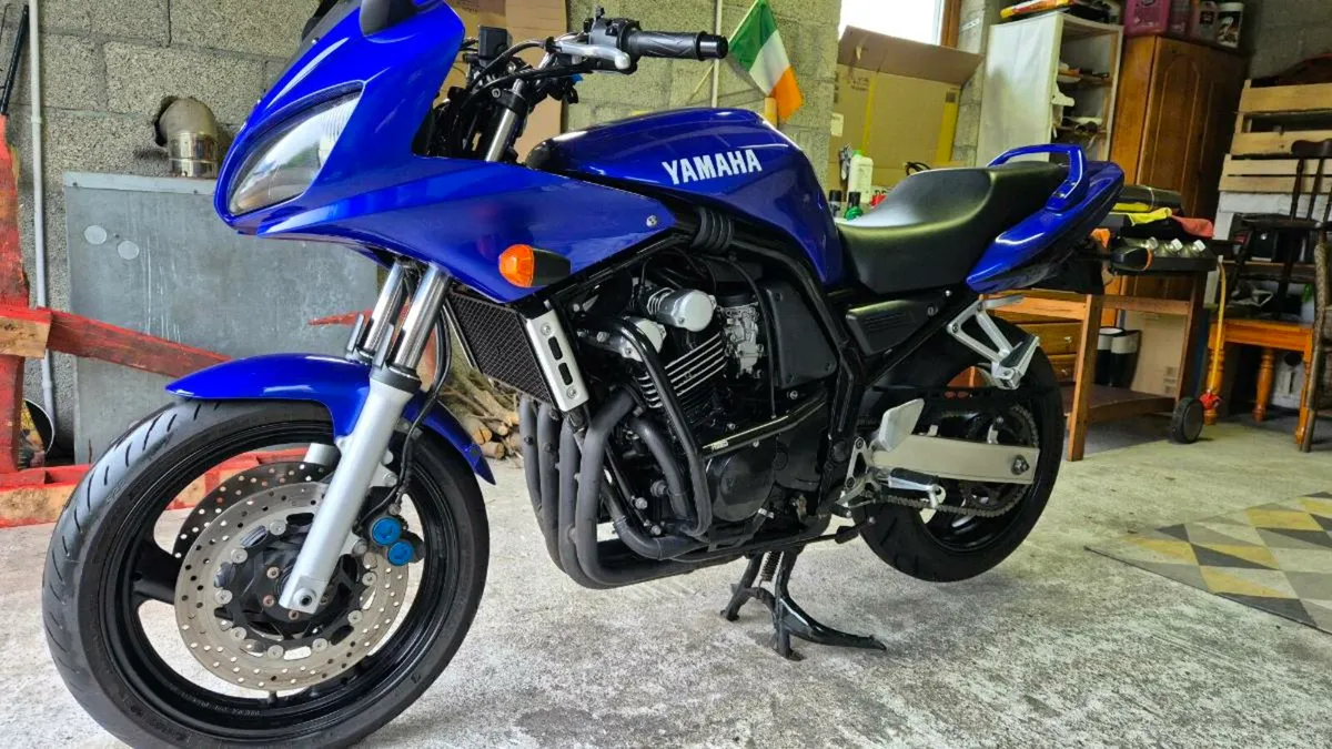 Yamaha FZS 600 Fazer - Image 3