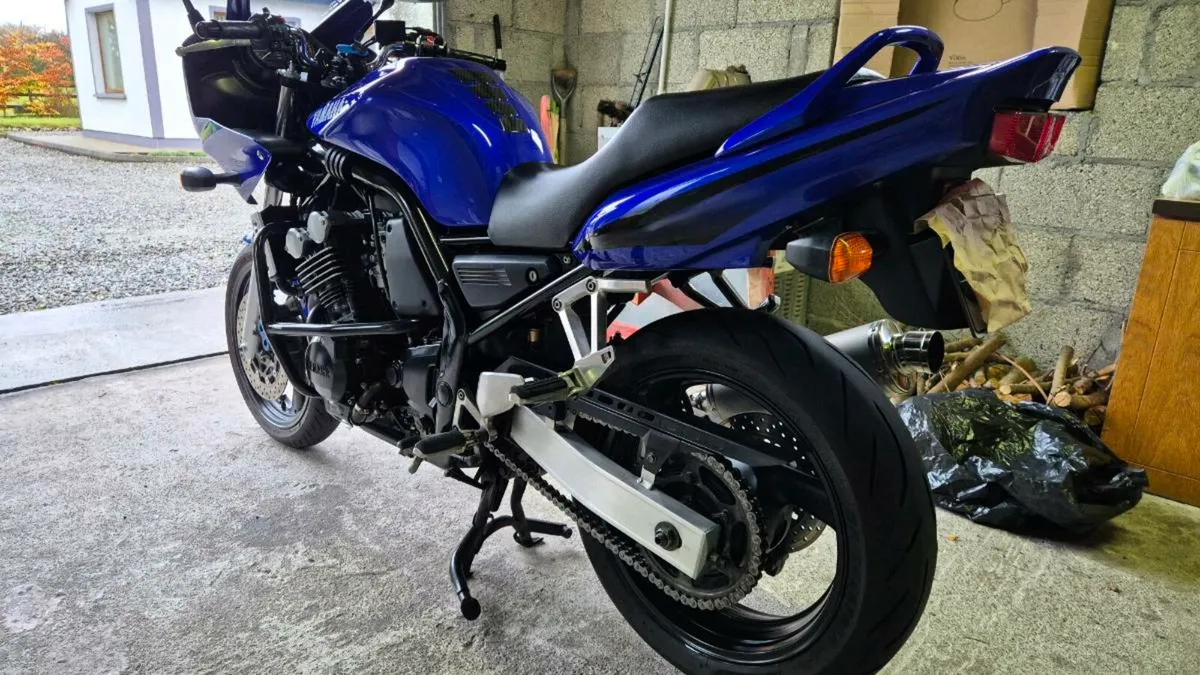 Yamaha FZS 600 Fazer - Image 4