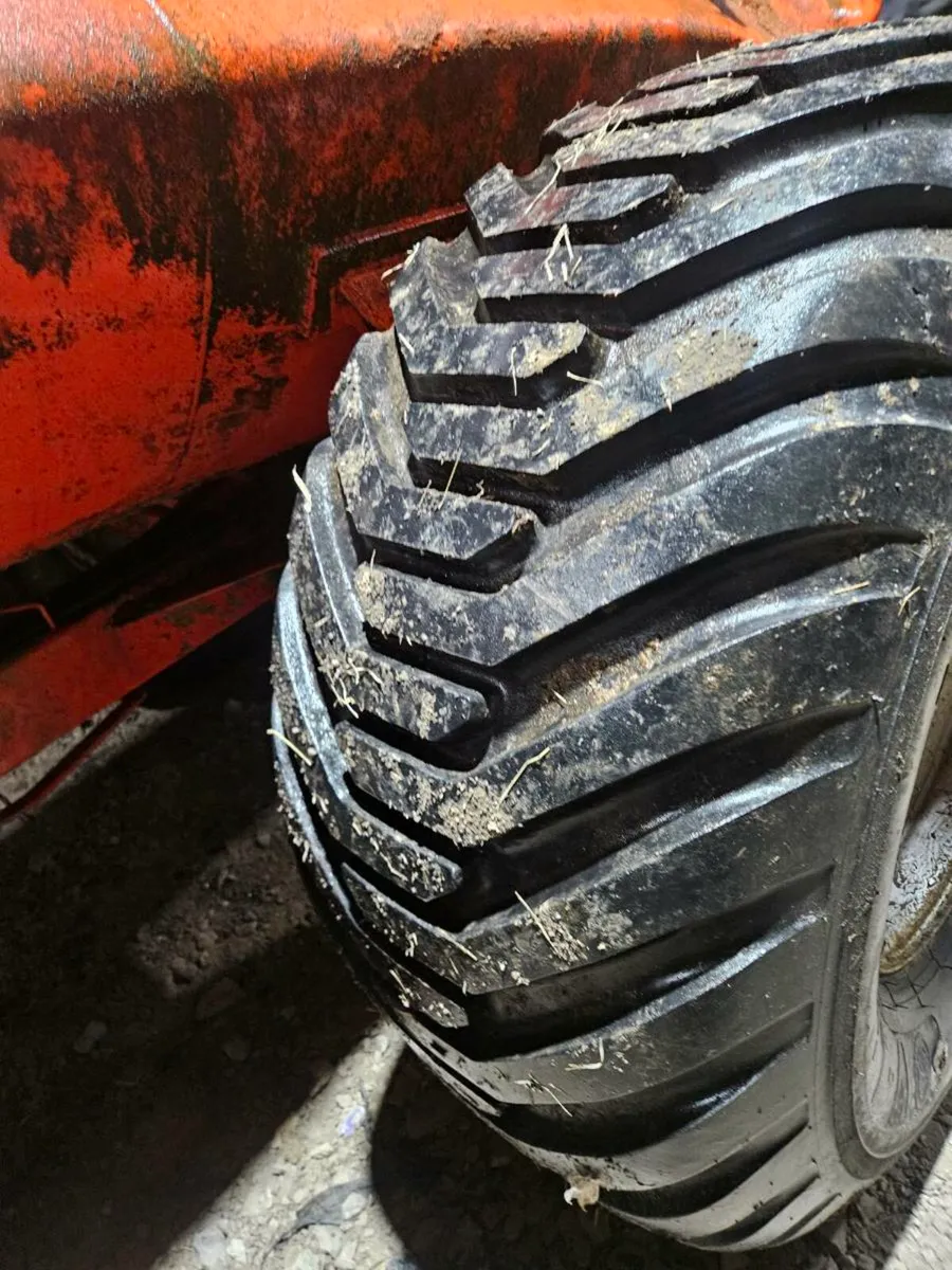 550- 60  22.5 tyres   rims 8stud - Image 1