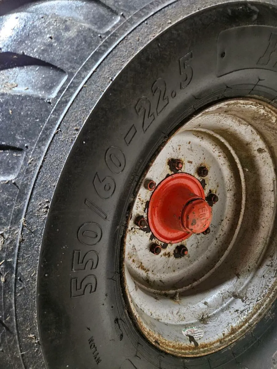 550- 60  22.5 tyres   rims 8stud - Image 3
