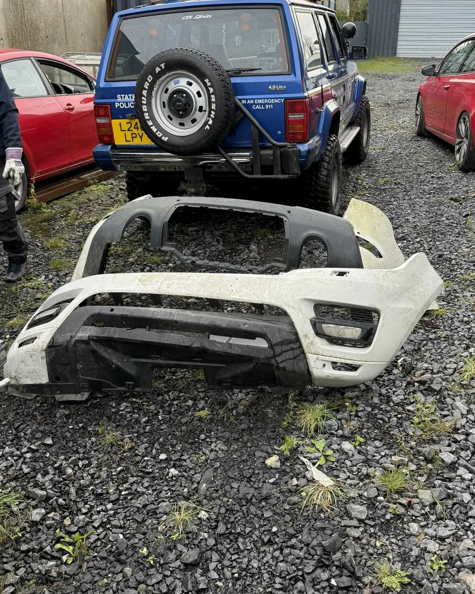 Audi Q5 Front Bumper,Fog Light and Rear Bumper - Image 3