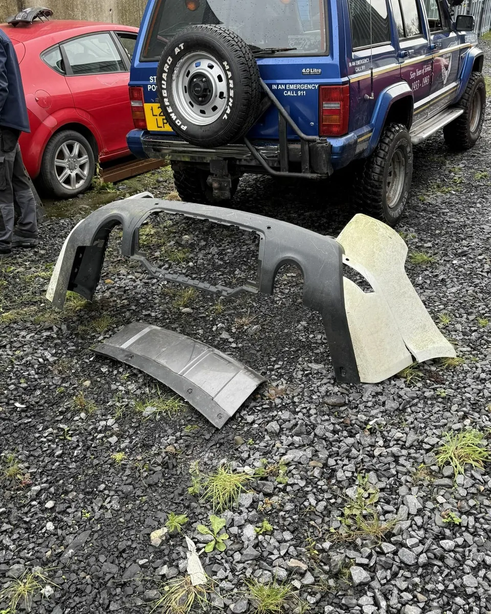 Audi Q5 Front Bumper,Fog Light and Rear Bumper - Image 4