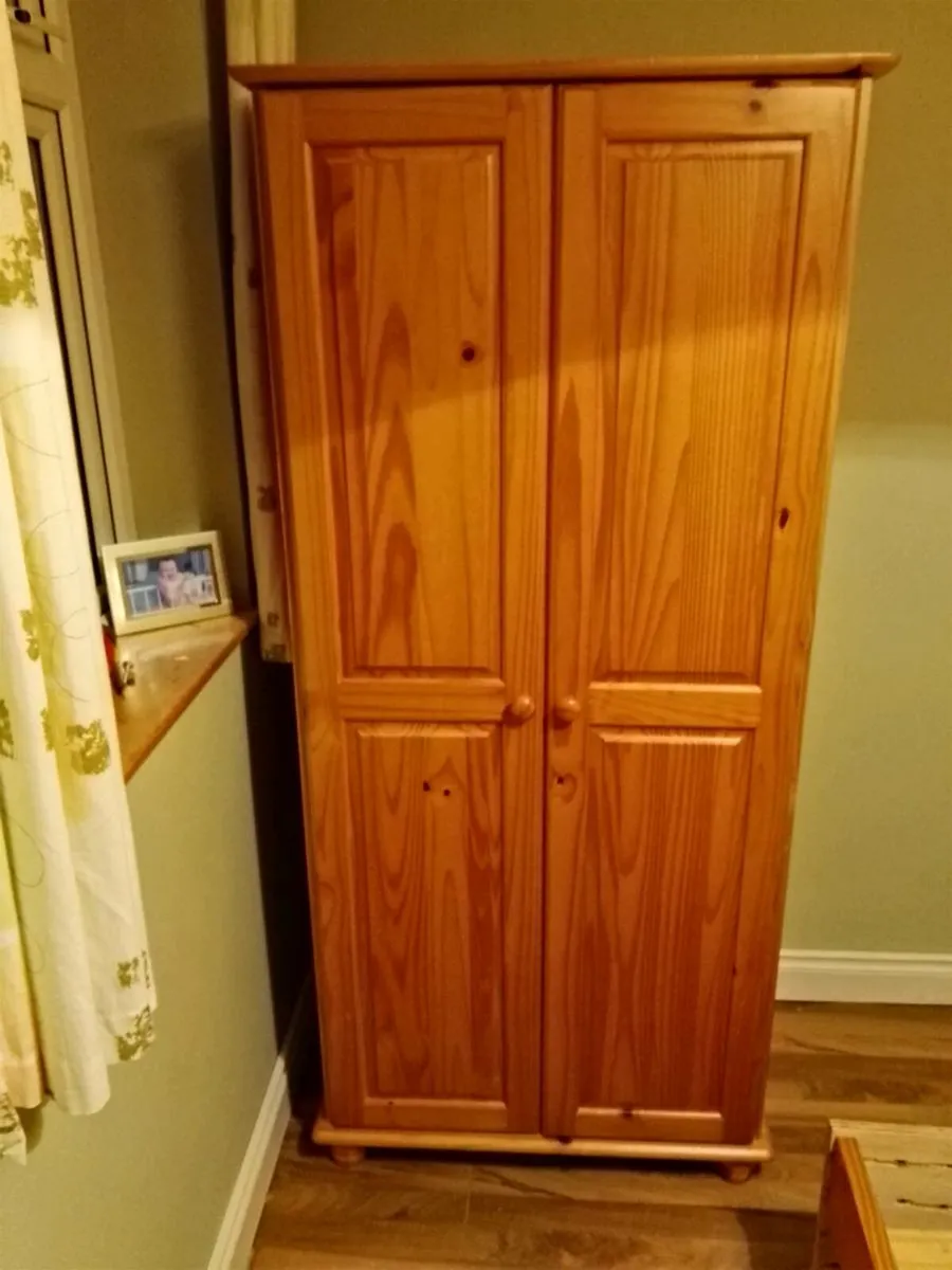 Wardrobe and locker - Image 1