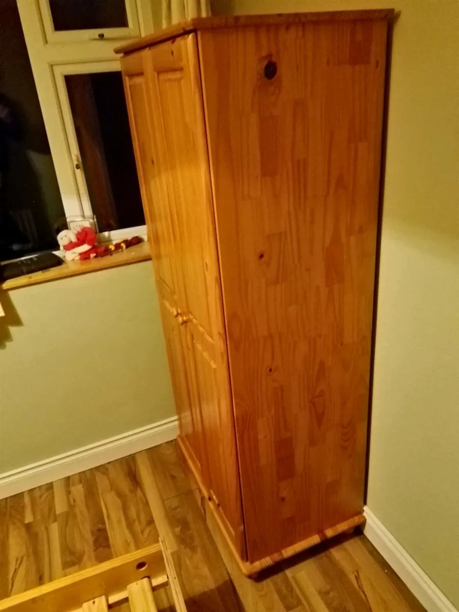 Wardrobe and locker - Image 3