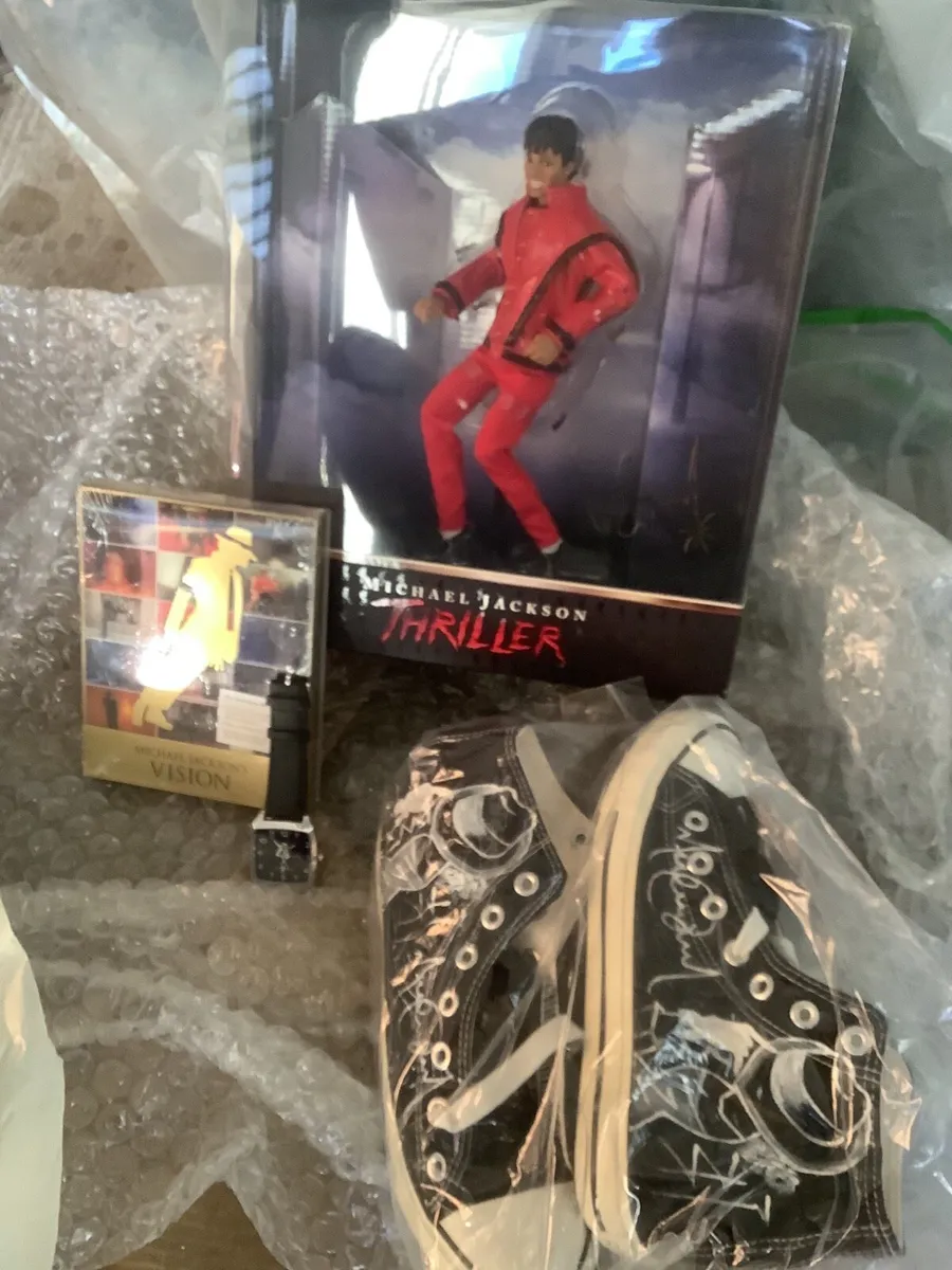 MICHAEL JACKSON LIMITED DOLL & EXTRAS. - Image 2