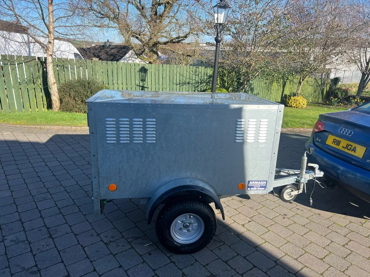 3 berth dog trailer - Image 1