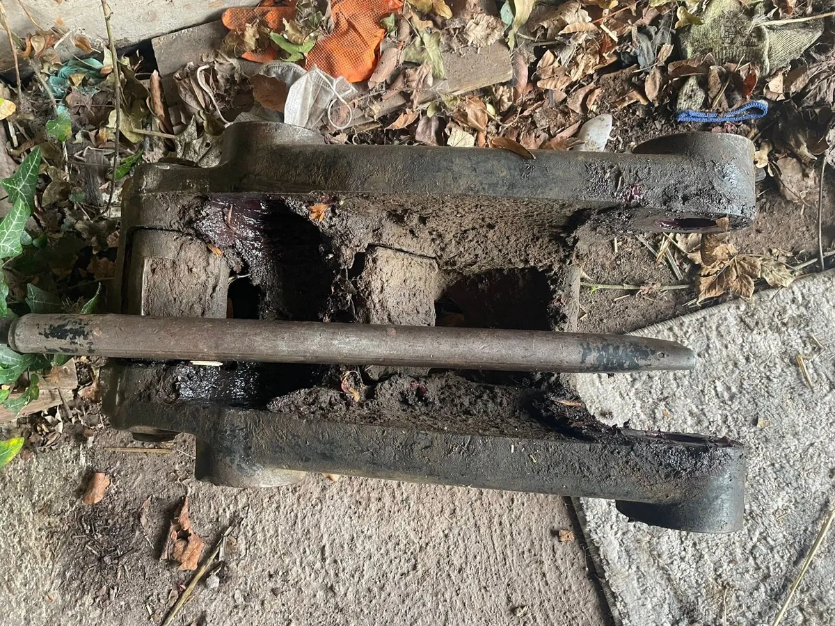 JCB 3cx quick hitch - Image 2