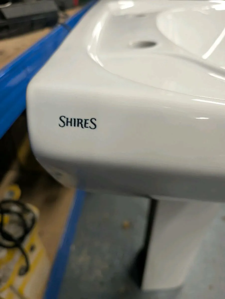 Toilet and sink - Image 2