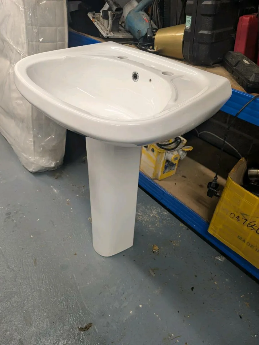 Toilet and sink - Image 1