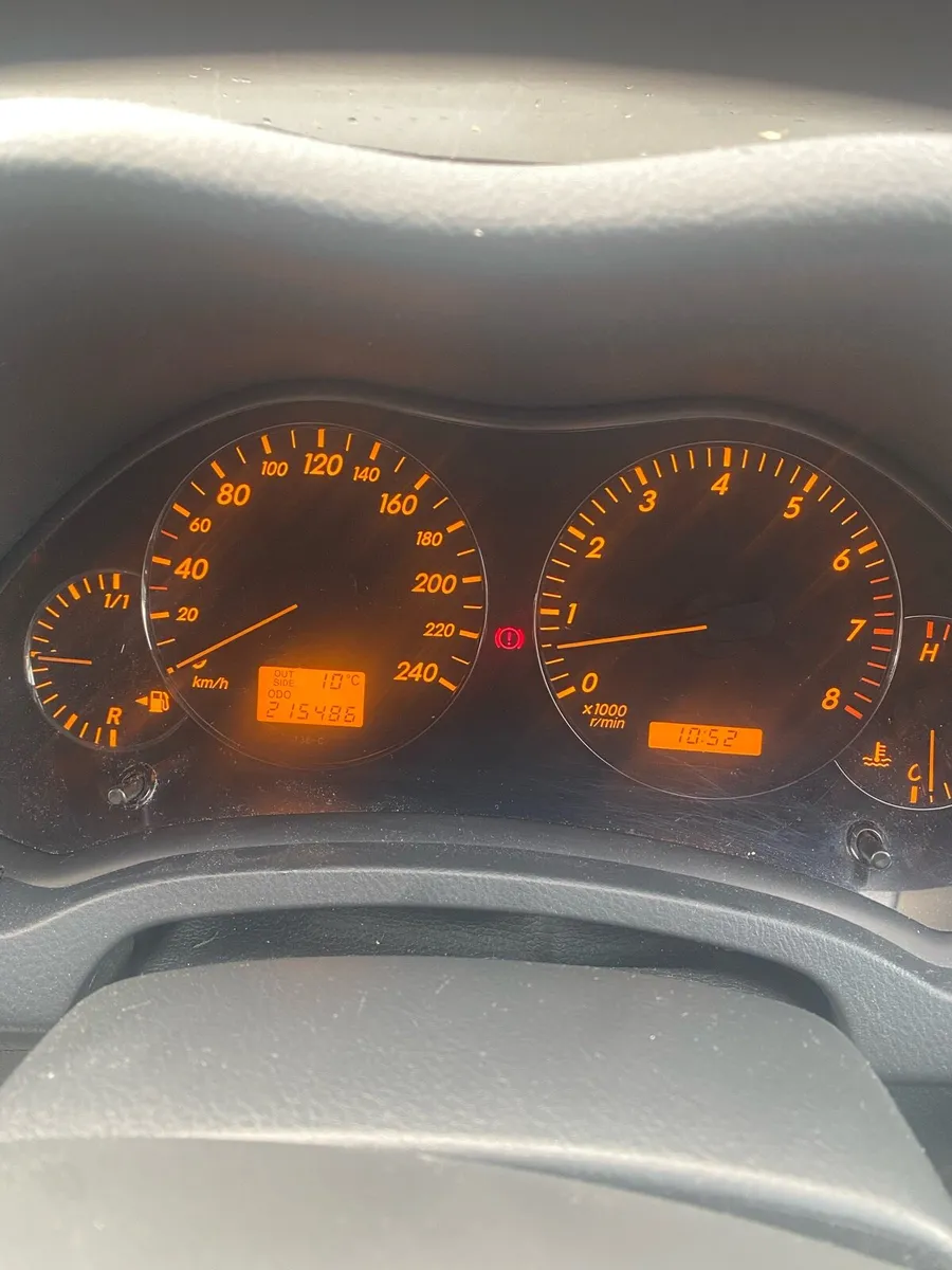 Toyota Avensis 1.6L petrol - Image 4
