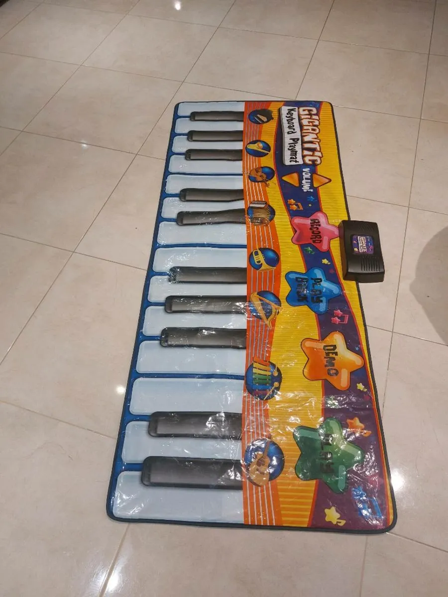 Kids gigantic keyboard/ dance mat