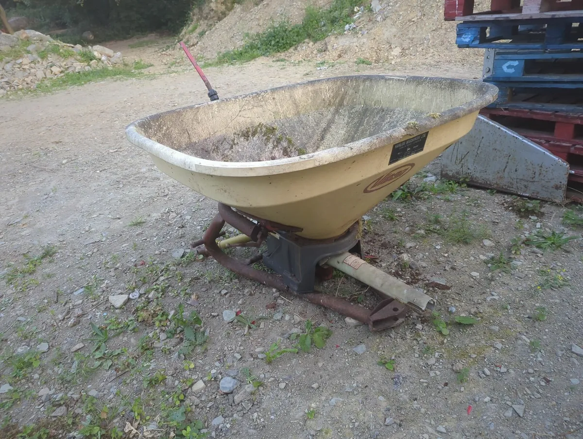 Fertiliser Spreader - Image 3
