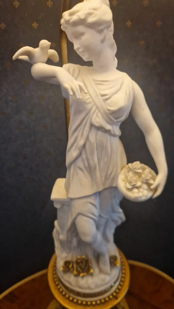 Rosewood lamp table and lamp - Image 2