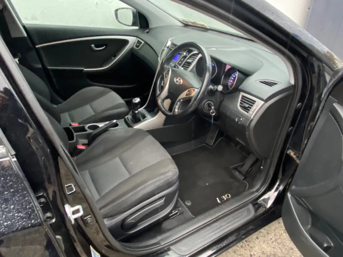 Hyundai i30 Full service history low kms - Image 4