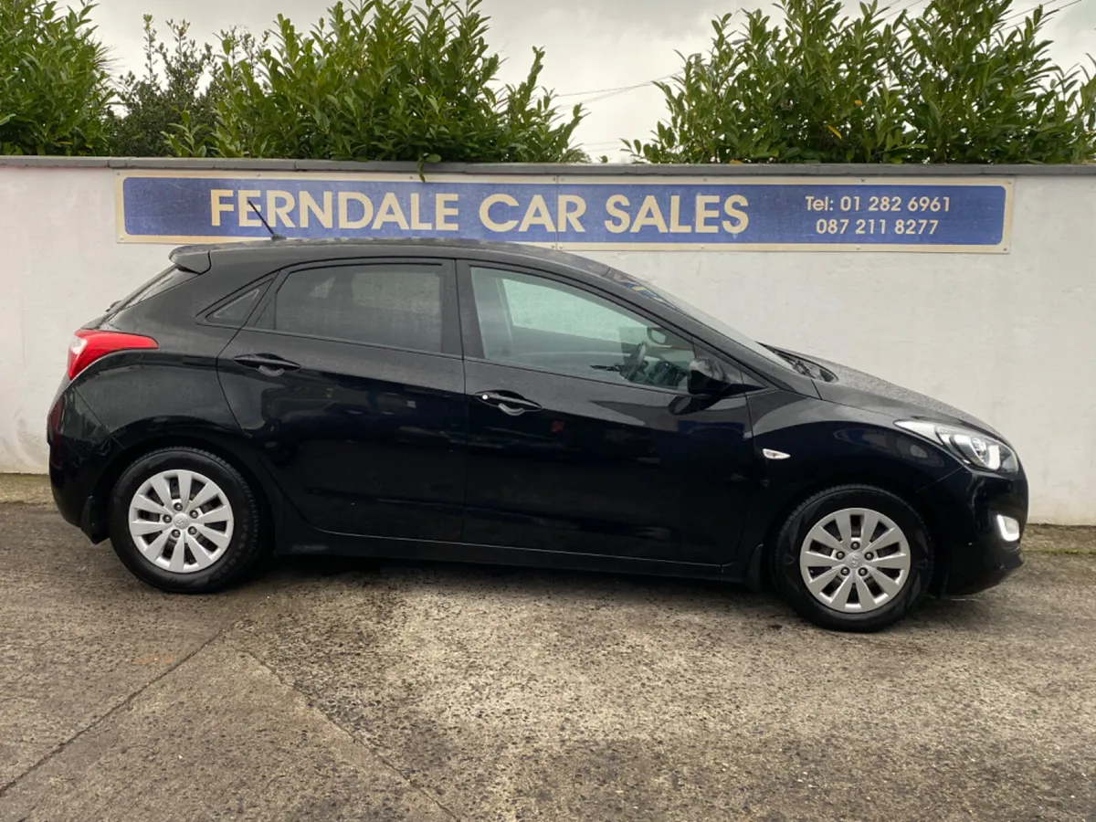Hyundai i30 Full service history low kms - Image 3