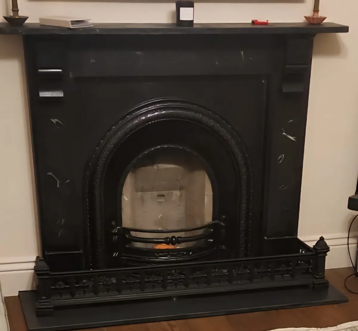 Antique cast iron fireplace fender - Image 1