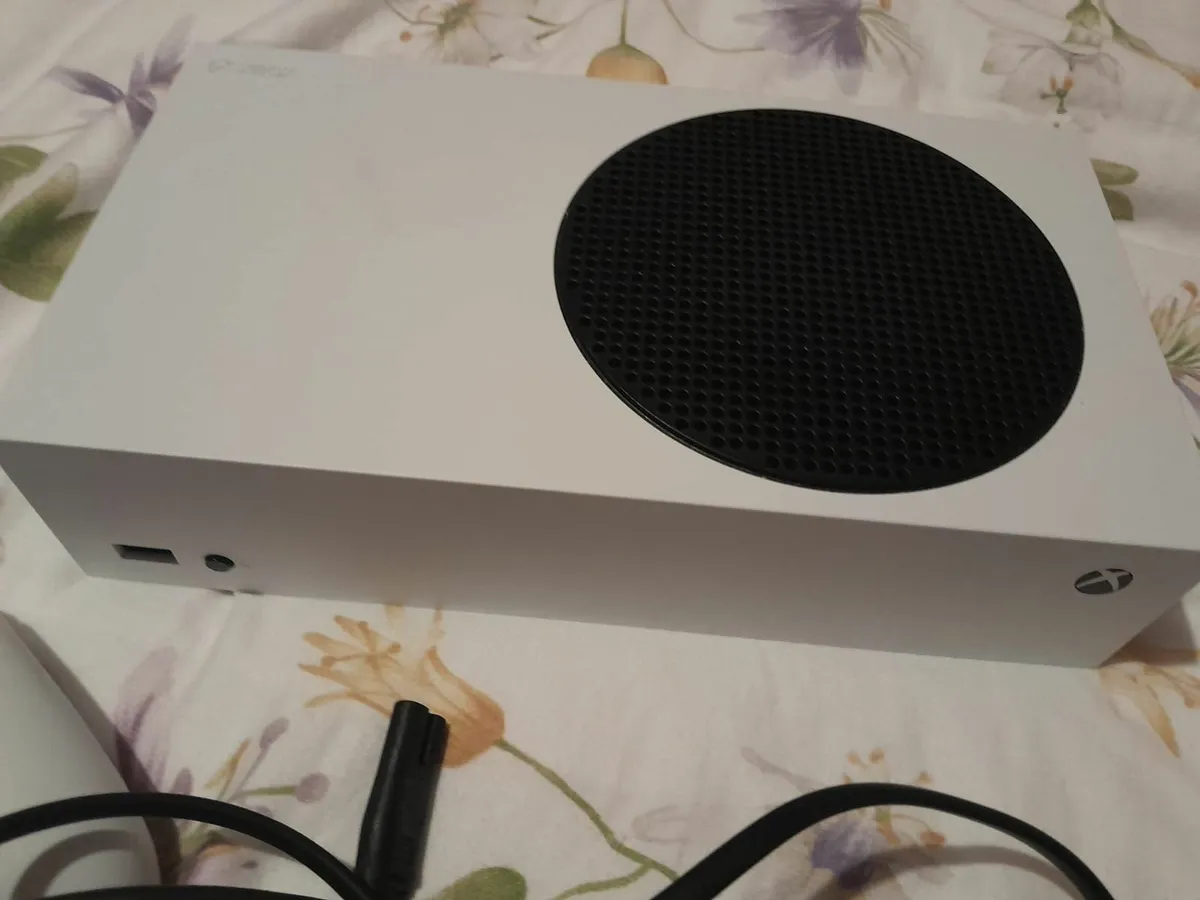 Microsoft Xbox Series S - Image 1