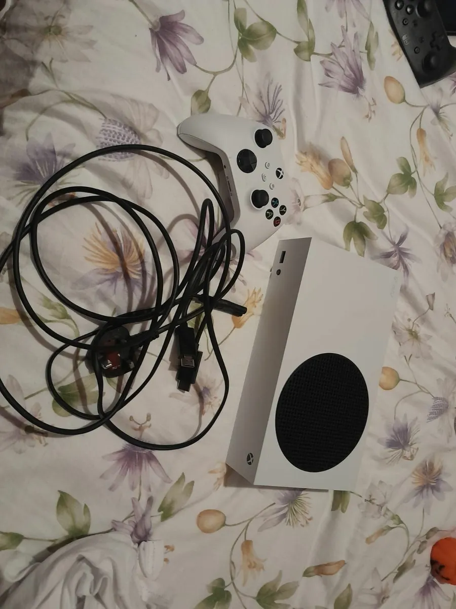 Microsoft Xbox Series S - Image 3
