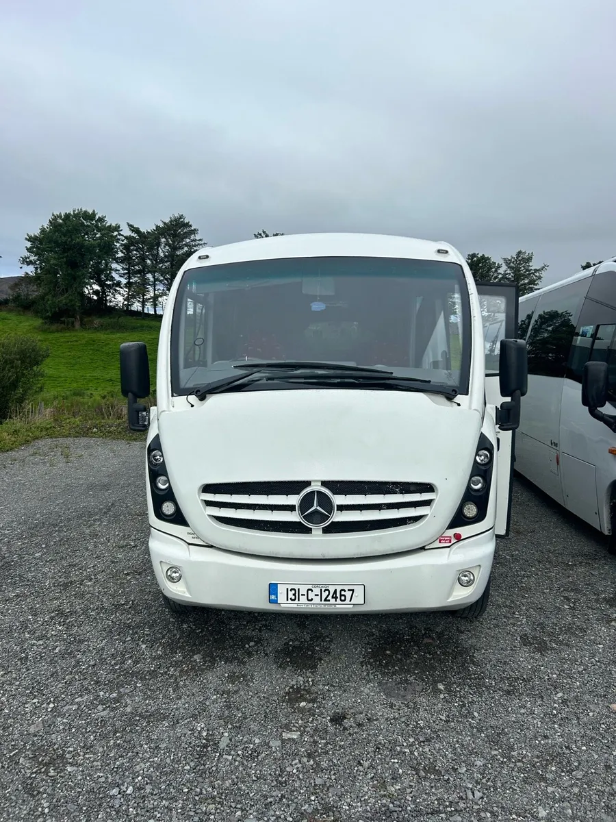 Mercedes cheta 131   33+1+Driver - Image 1