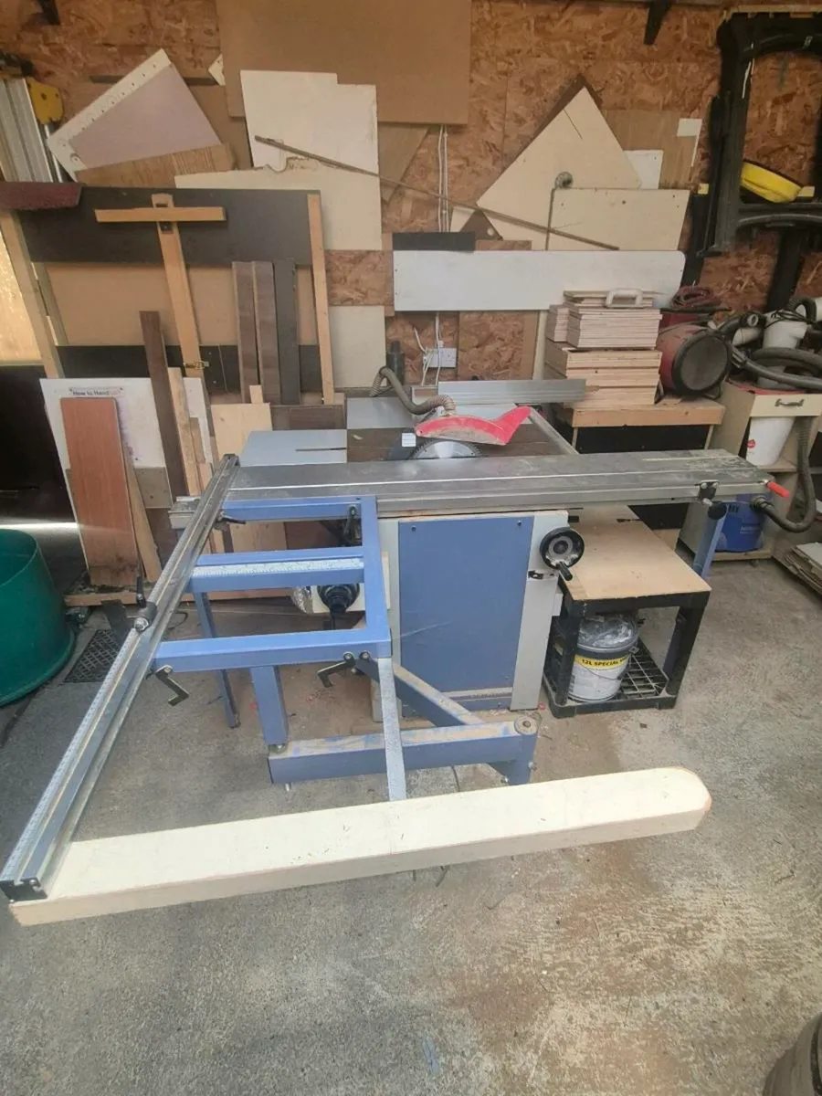 Sliding table saw - Image 2