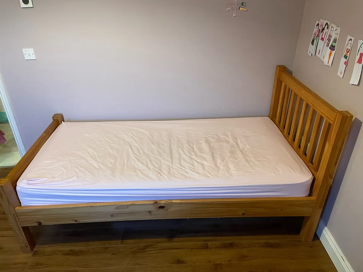 Single beds - Image 1