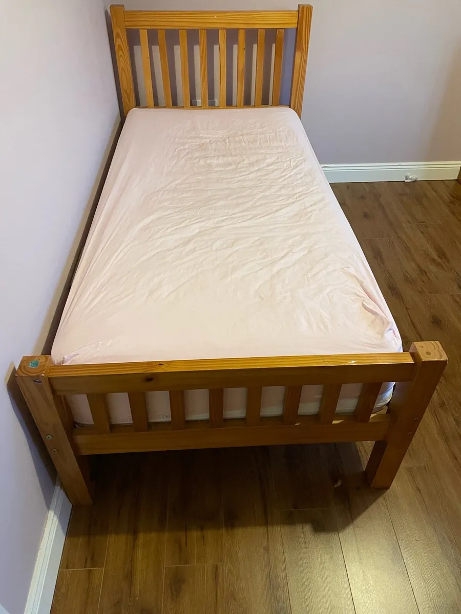 Single beds - Image 2