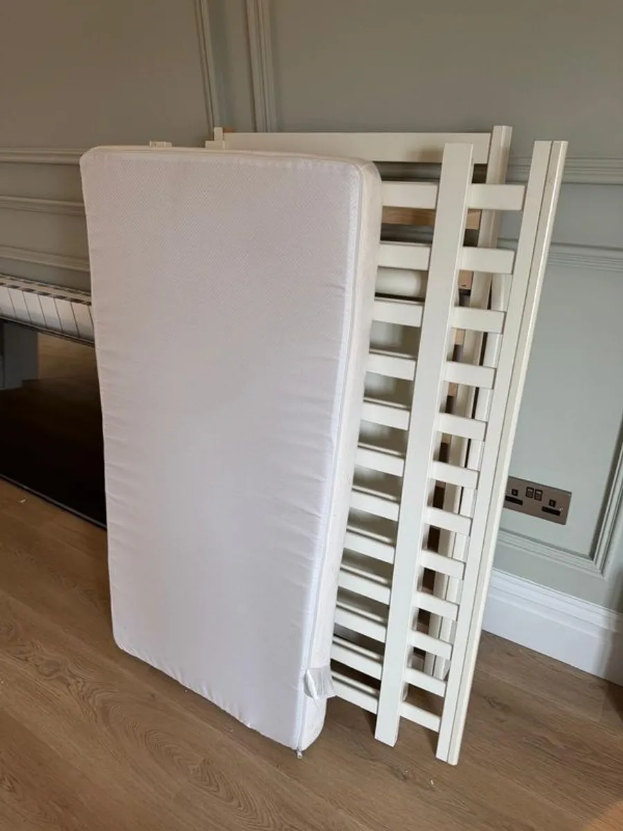 Mamas and papas Mia cot bed - Image 2