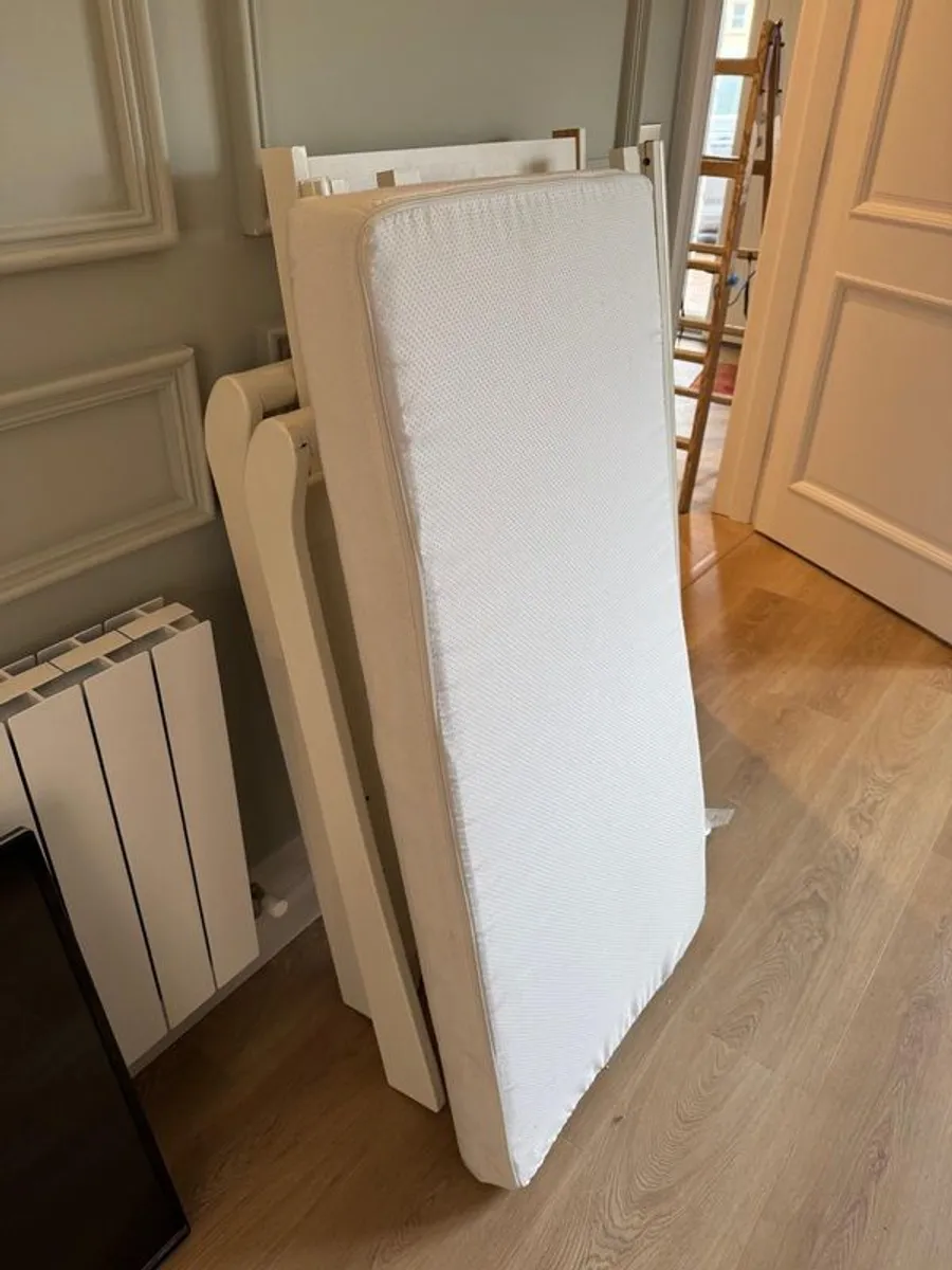 Mamas and papas Mia cot bed - Image 3