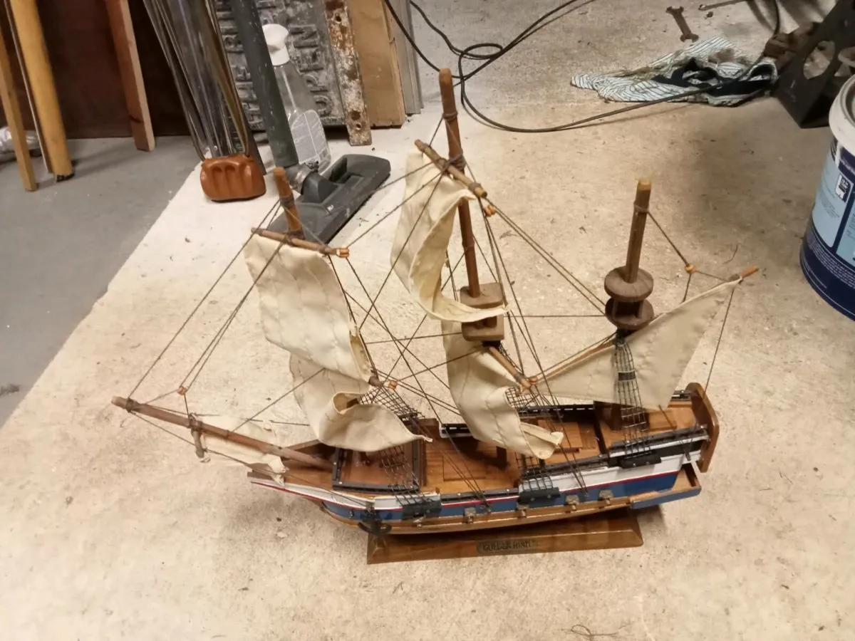 Model ship - Image 1