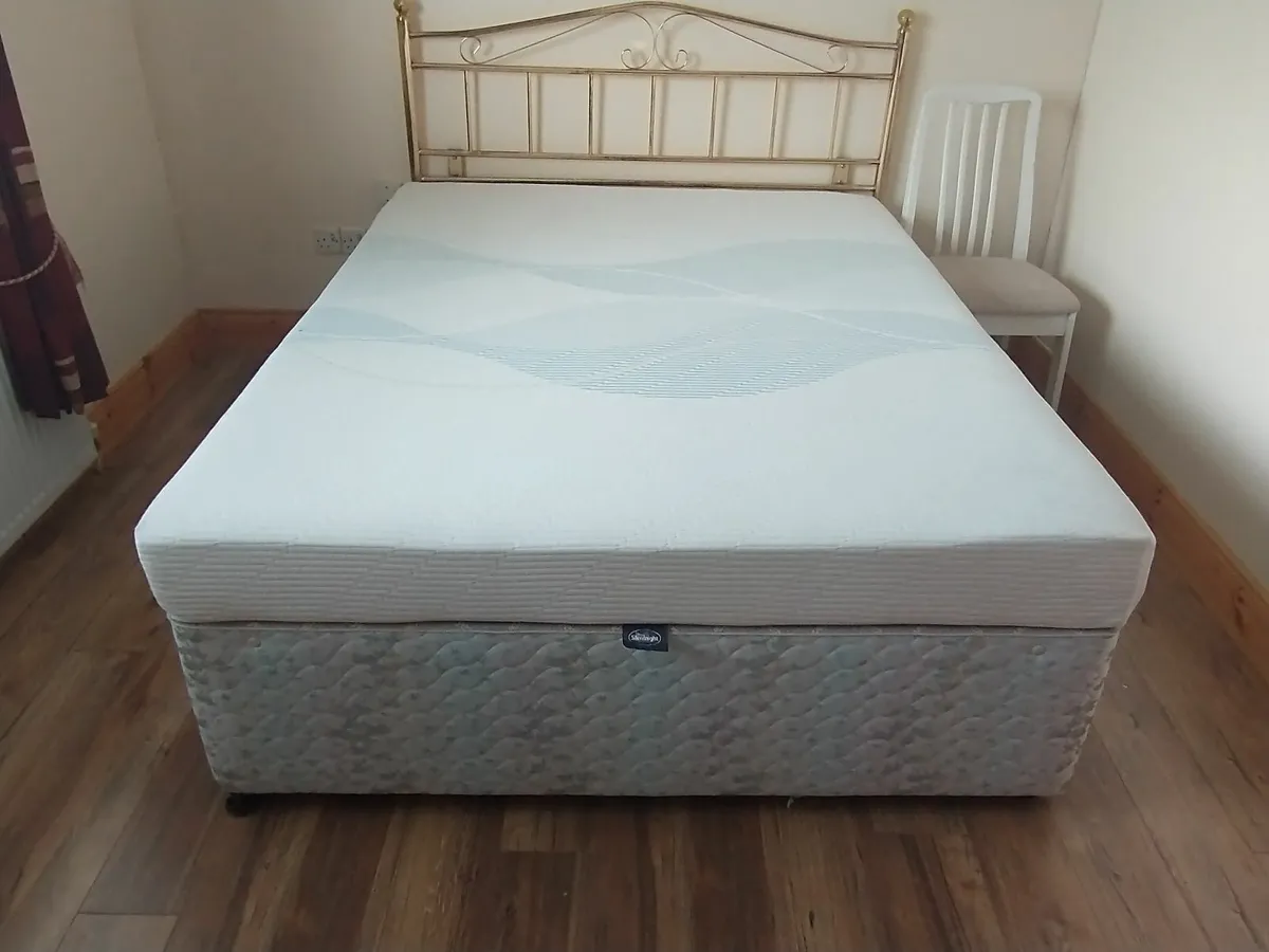 King size bed - Image 1