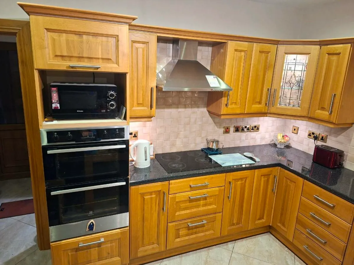 Solid Oak Kitchen - Image 4