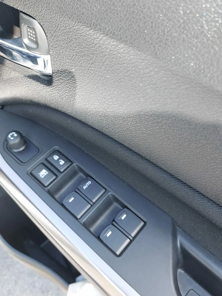 * AUTOMATIC * Suzuki Vitara 1.5 Petrol Hybrid - Image 4