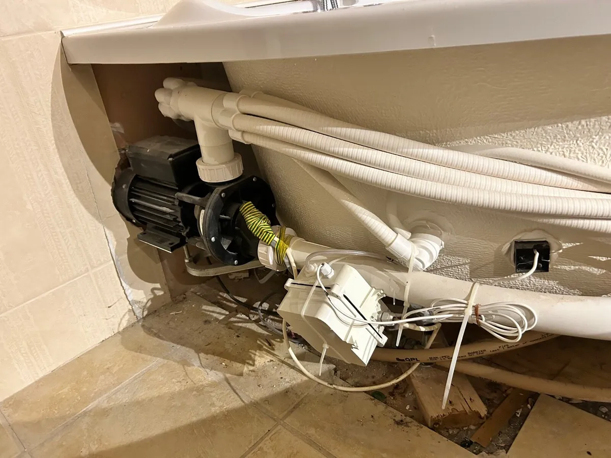 Jacuzzi (Hot Tub) - Image 4