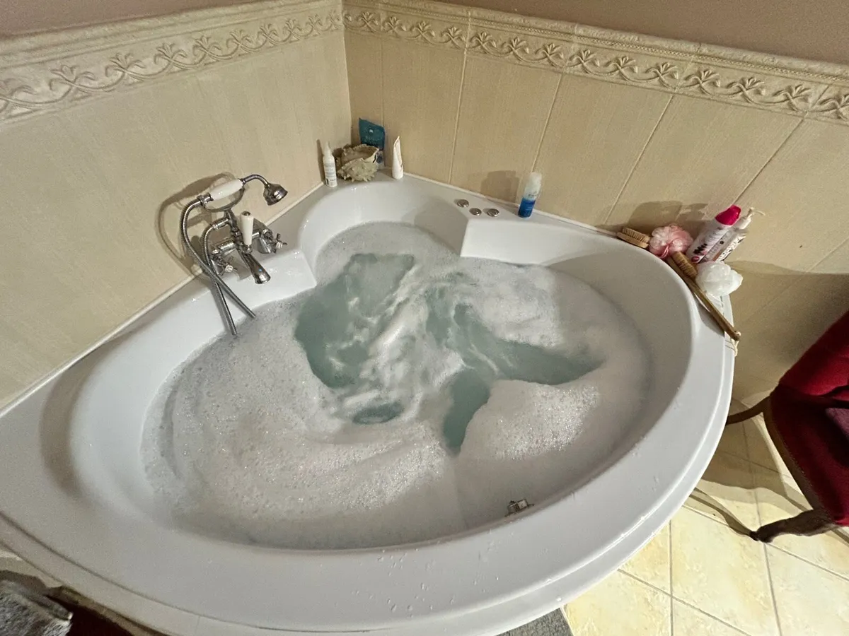 Jacuzzi (Hot Tub) - Image 2