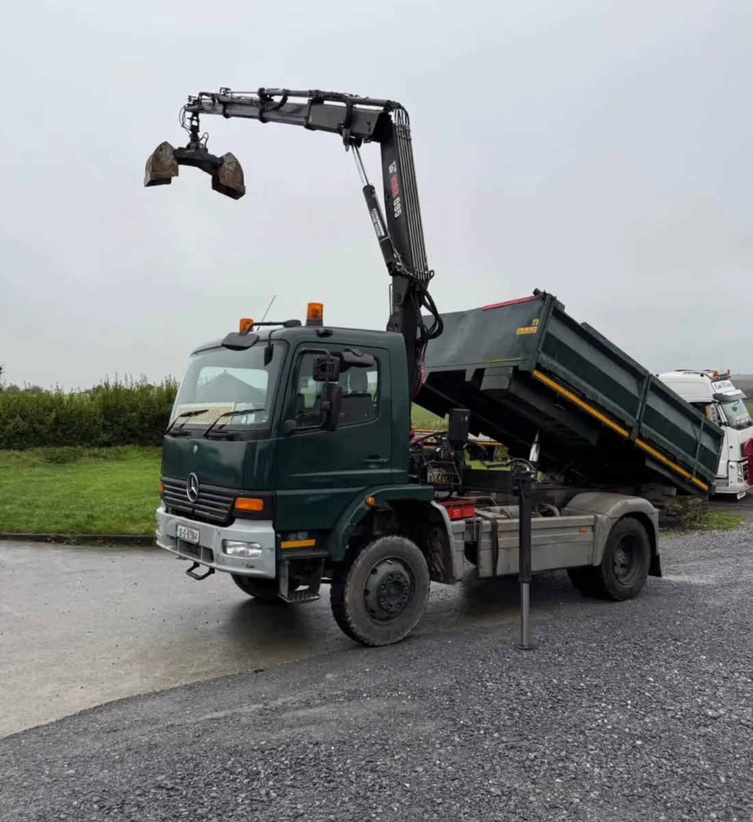 Mercedes atego tipper 4x4 crane - Image 2
