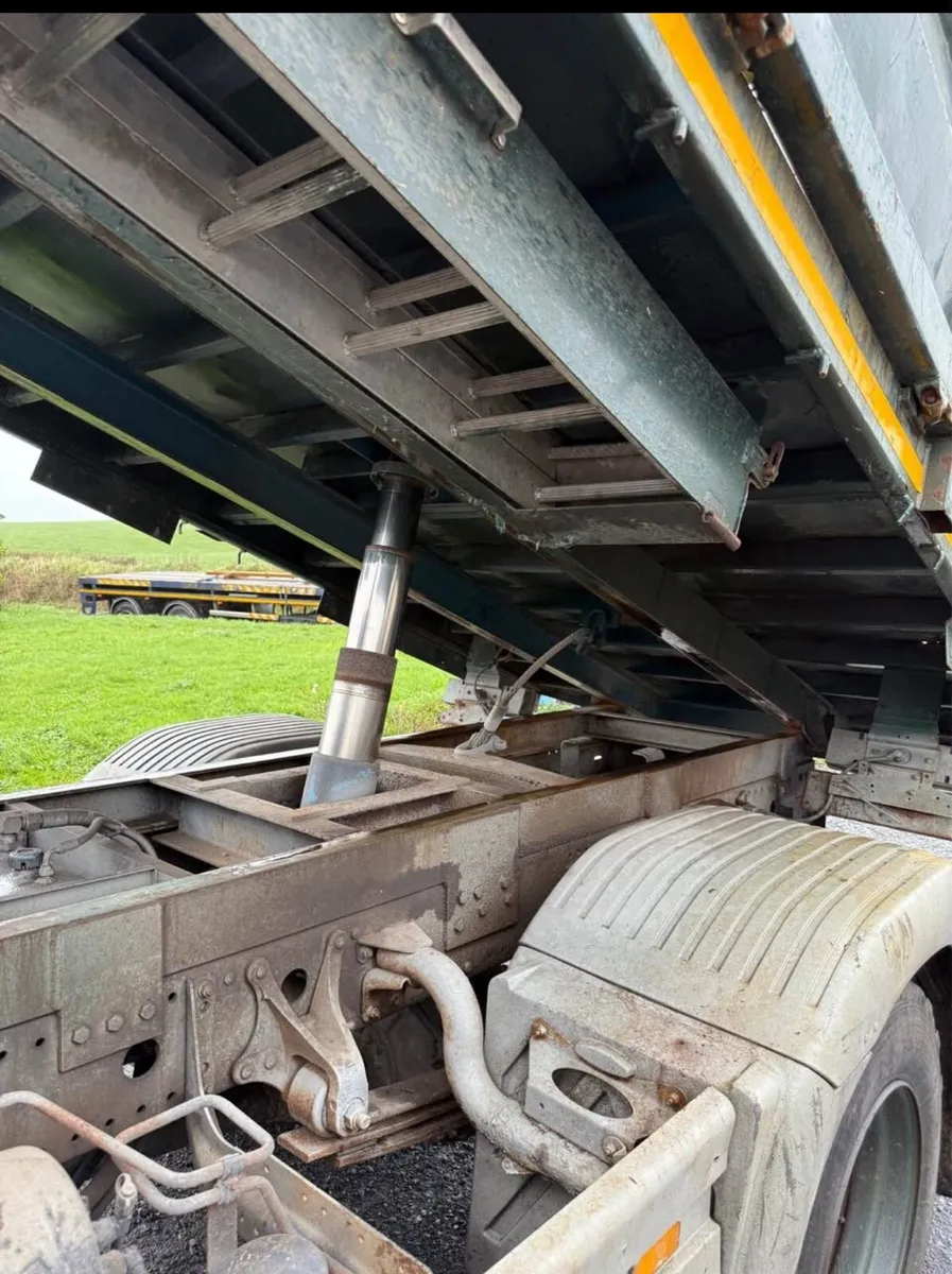 Mercedes atego tipper 4x4 crane - Image 3