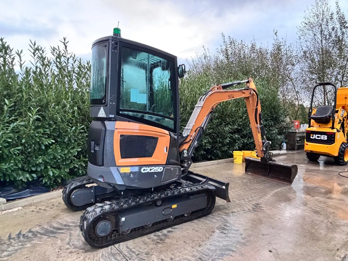 Mini digger - Image 3