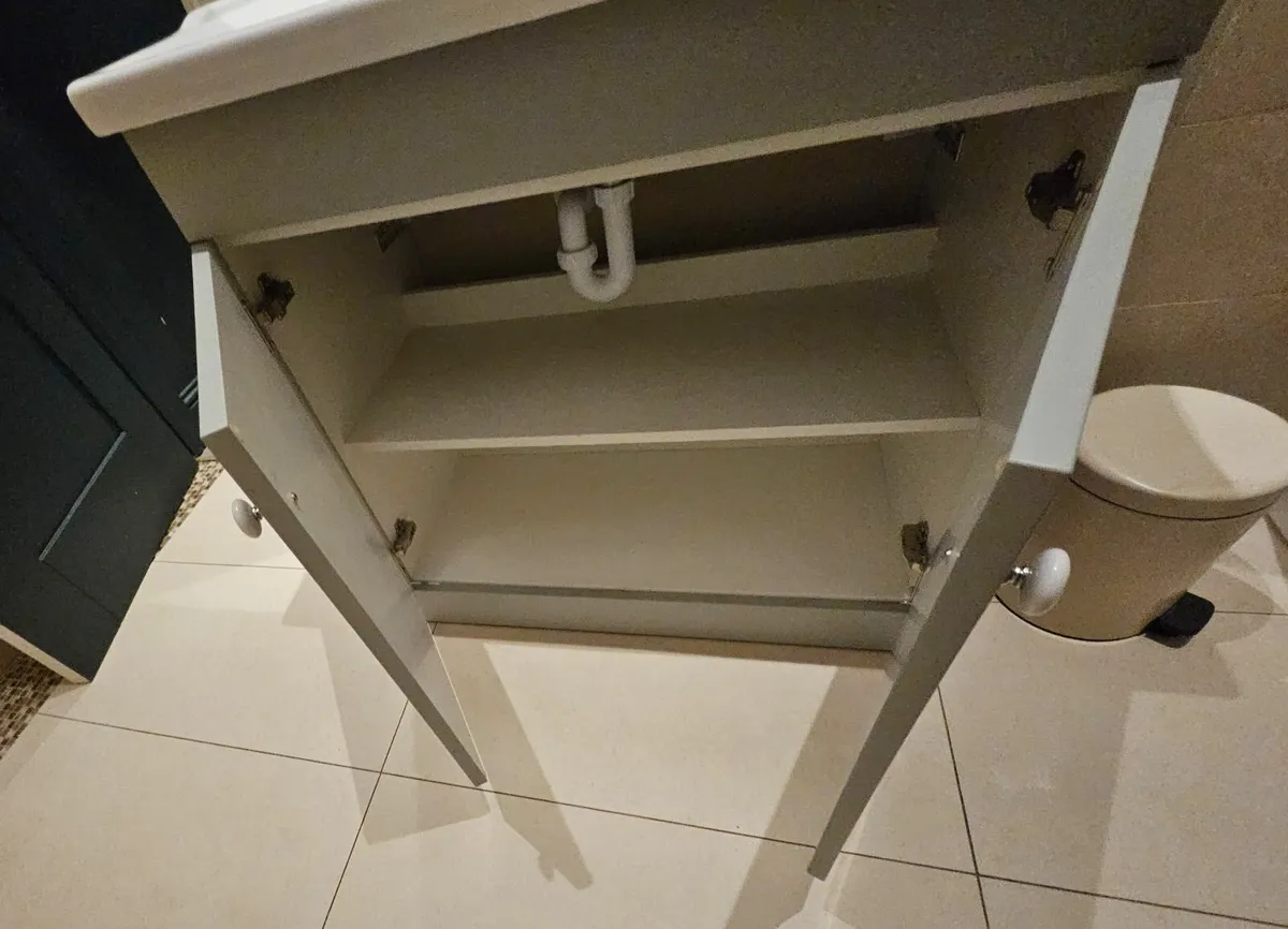 Custom built sink vanity unit - Image 3