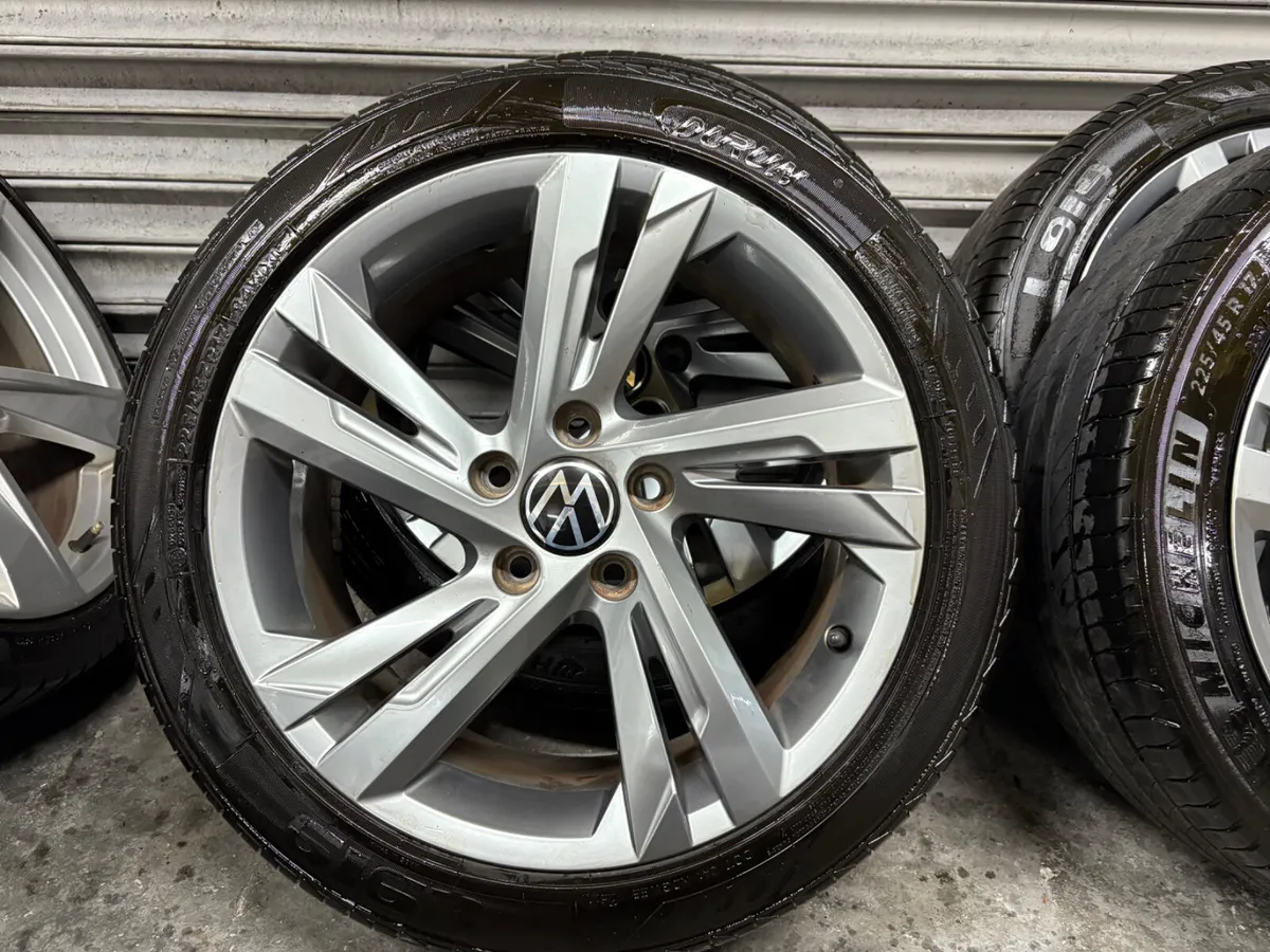 Volkswagen Golf R-Line Alloys 17” - Image 4