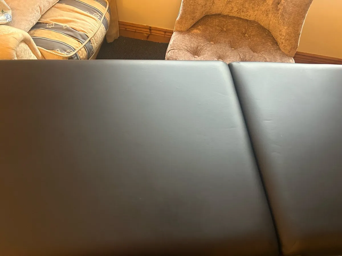 Foldable physio/massage table - Image 2