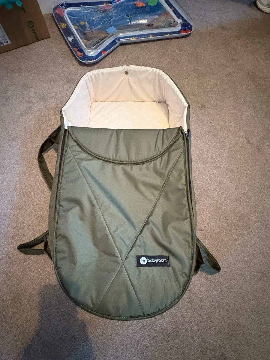 Baby room travel basinette with detachable hood - Image 2