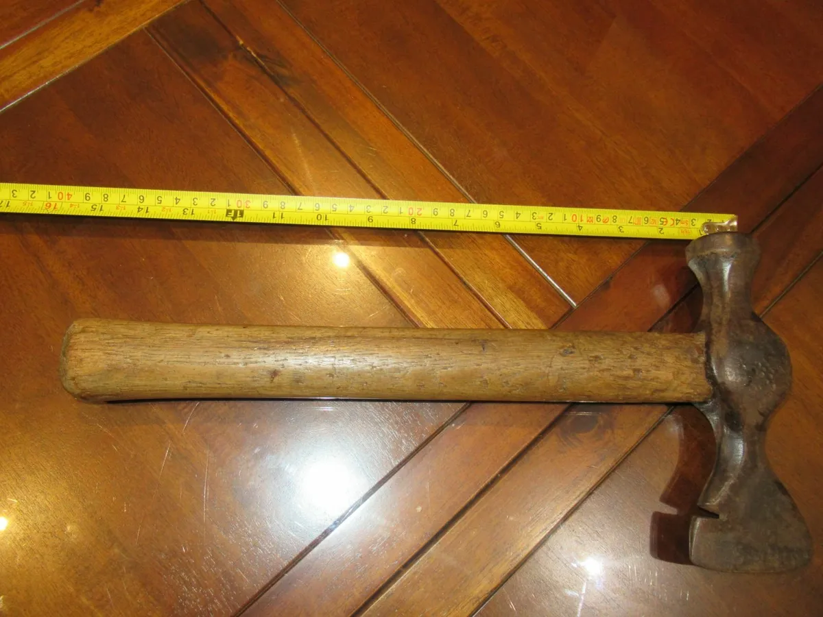 antiques vintage horse shoes tools cottage pub - Image 3