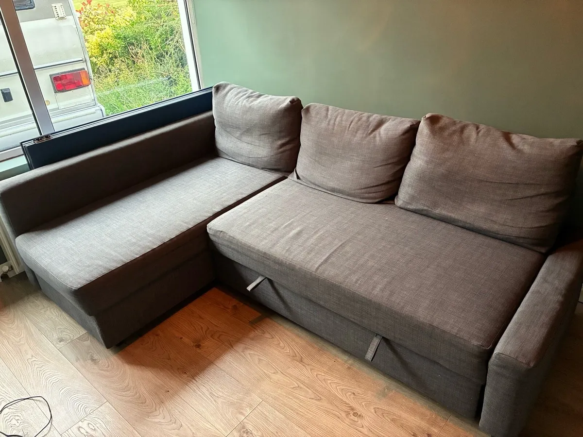 Couch Free to take away - Image 1